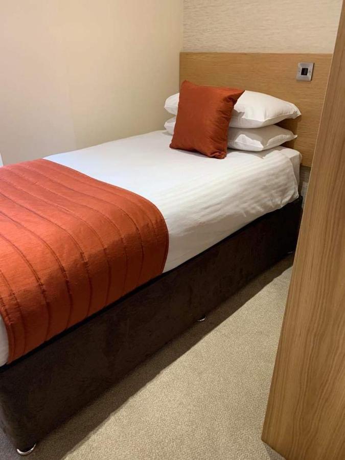Victoria Hotel كيركالدي المظهر الخارجي الصورة
