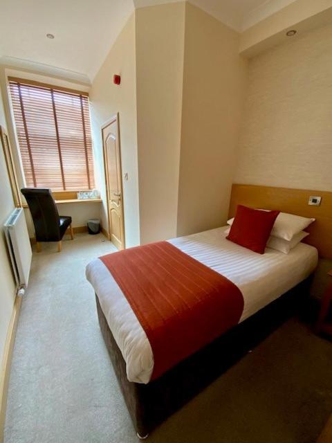 Victoria Hotel كيركالدي المظهر الخارجي الصورة