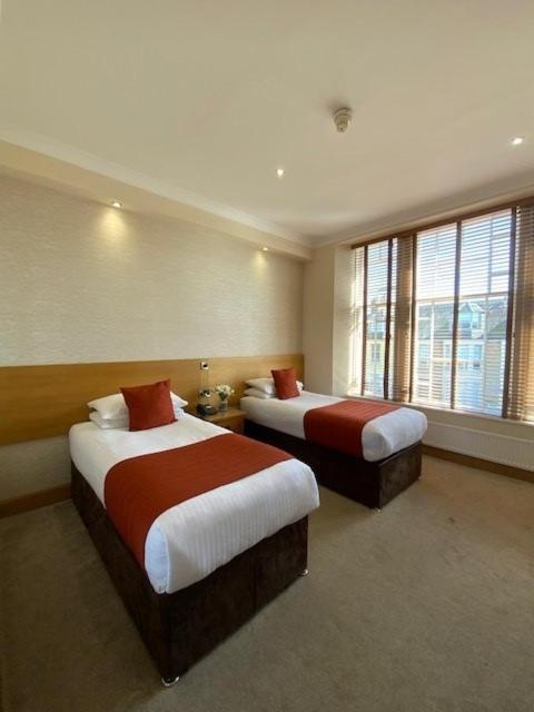 Victoria Hotel كيركالدي المظهر الخارجي الصورة